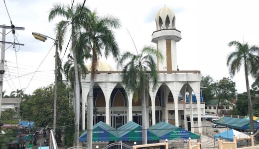 アザーンが渋いとオススメされたオンヌットにあるモスク。